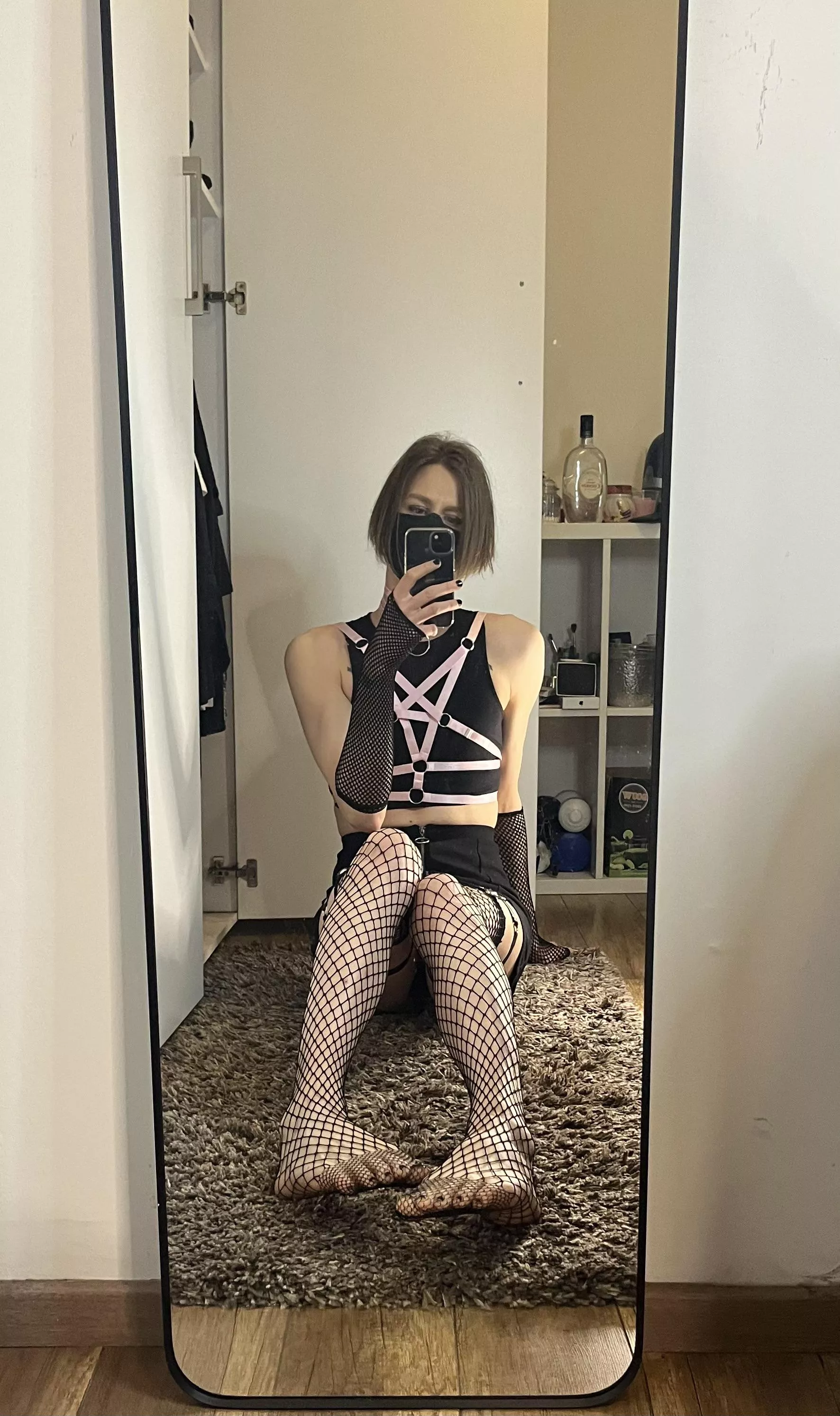 my skirt is slipping up posted by dropflashh