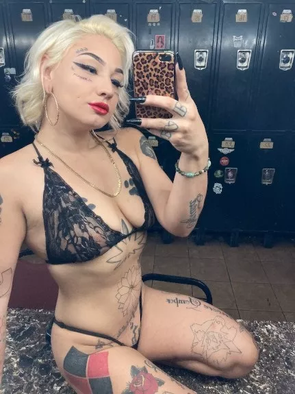 Selfie for you posted by missmayhem666