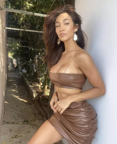 Short skirt and tiny top by immaterra