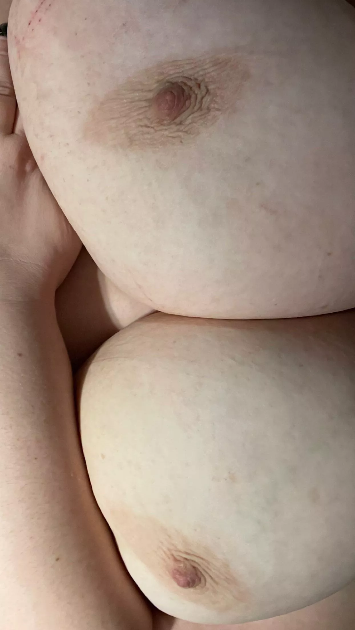 Thirsty Thursday come suck on them 👅😍 stay hydrated babes posted by Awkwardatadulting