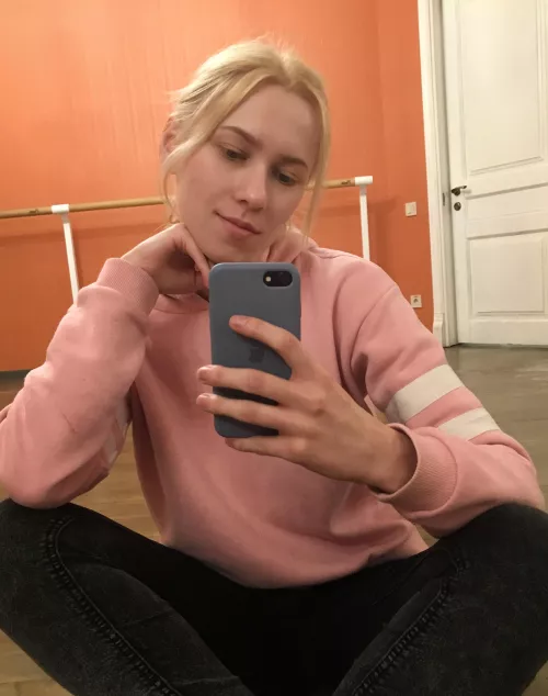 Waiting my sister from ballet lessons and dreaming to try it too at once ☺️ Wish your dreams come true, darlings 🫶🏻 by meow_dreama