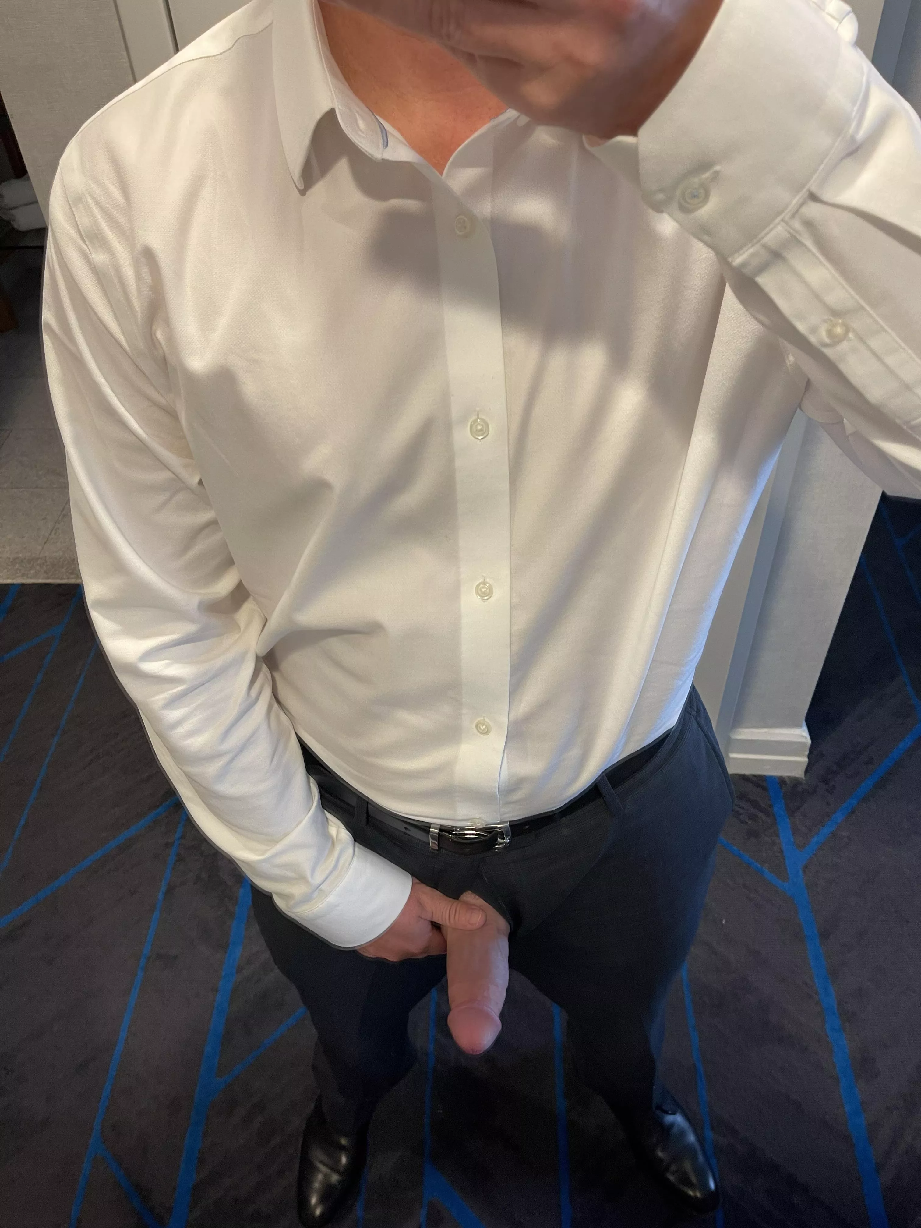 With me on the conference floor [43] posted by sonocen