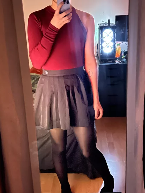 You can never go wrong with a pleated skirt, right? by NynkeTrap