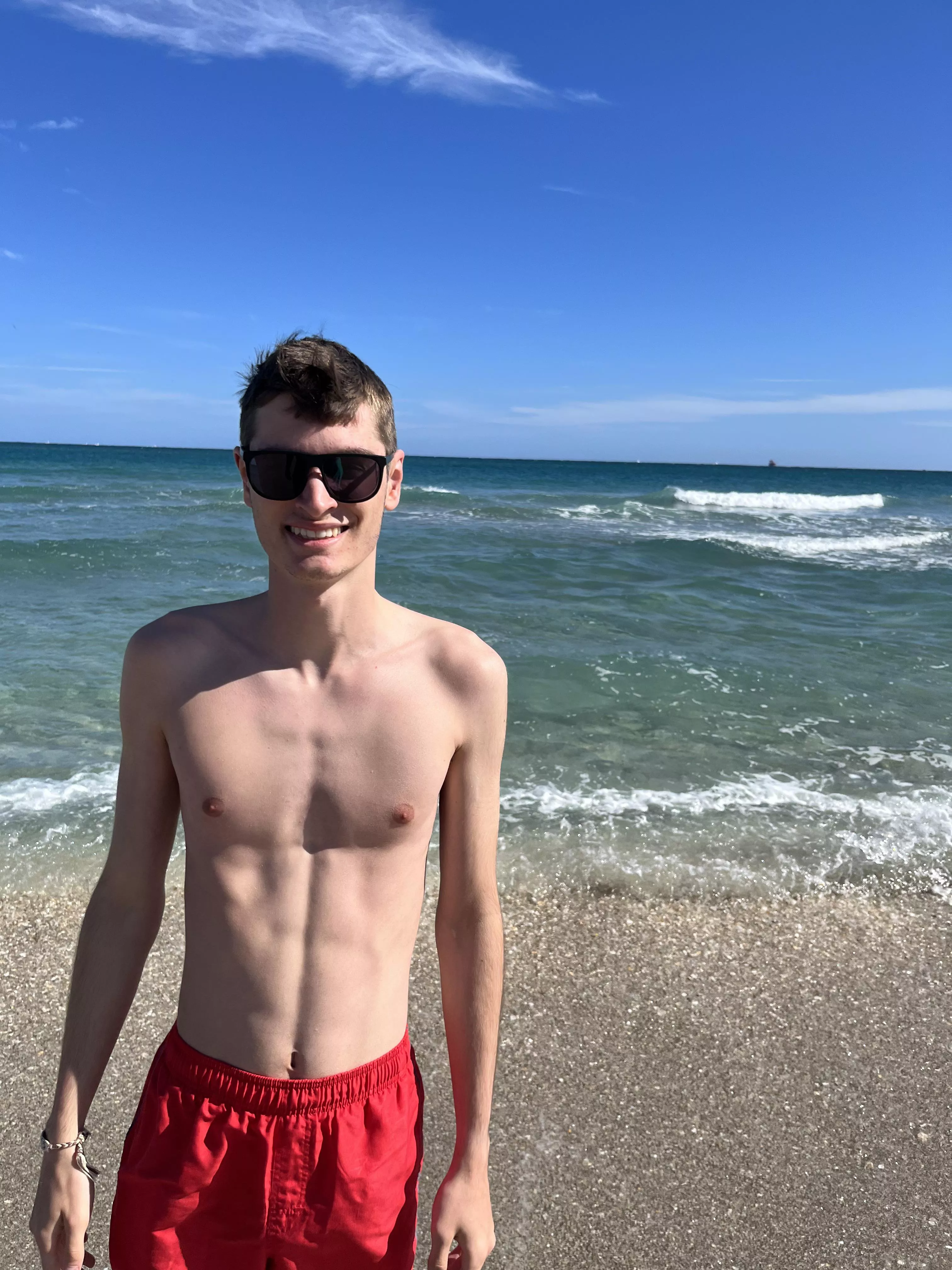 19 from Canada bored looking for a cute boy to chat with posted by Prior_Meet_5046