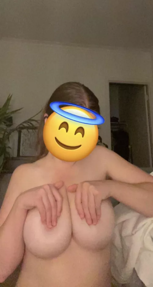 20 y/o virgin just want someone to play with me by sleepingonmydreams