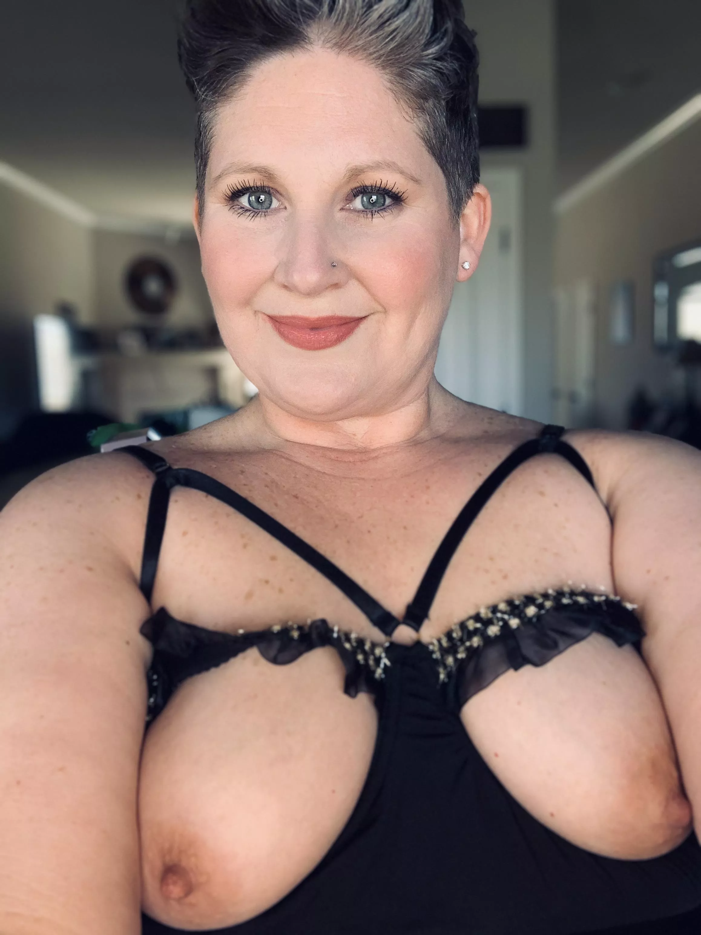 Are milf’s with short hair your thing? We can be spicy ;) posted by wholelotabottom