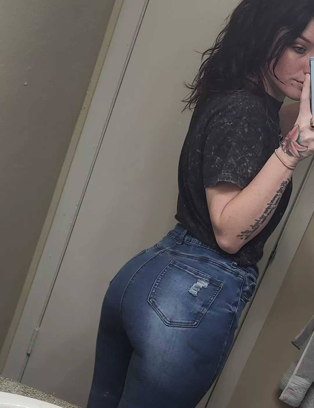 Bend down and bury your face in my ass posted by vile-bby