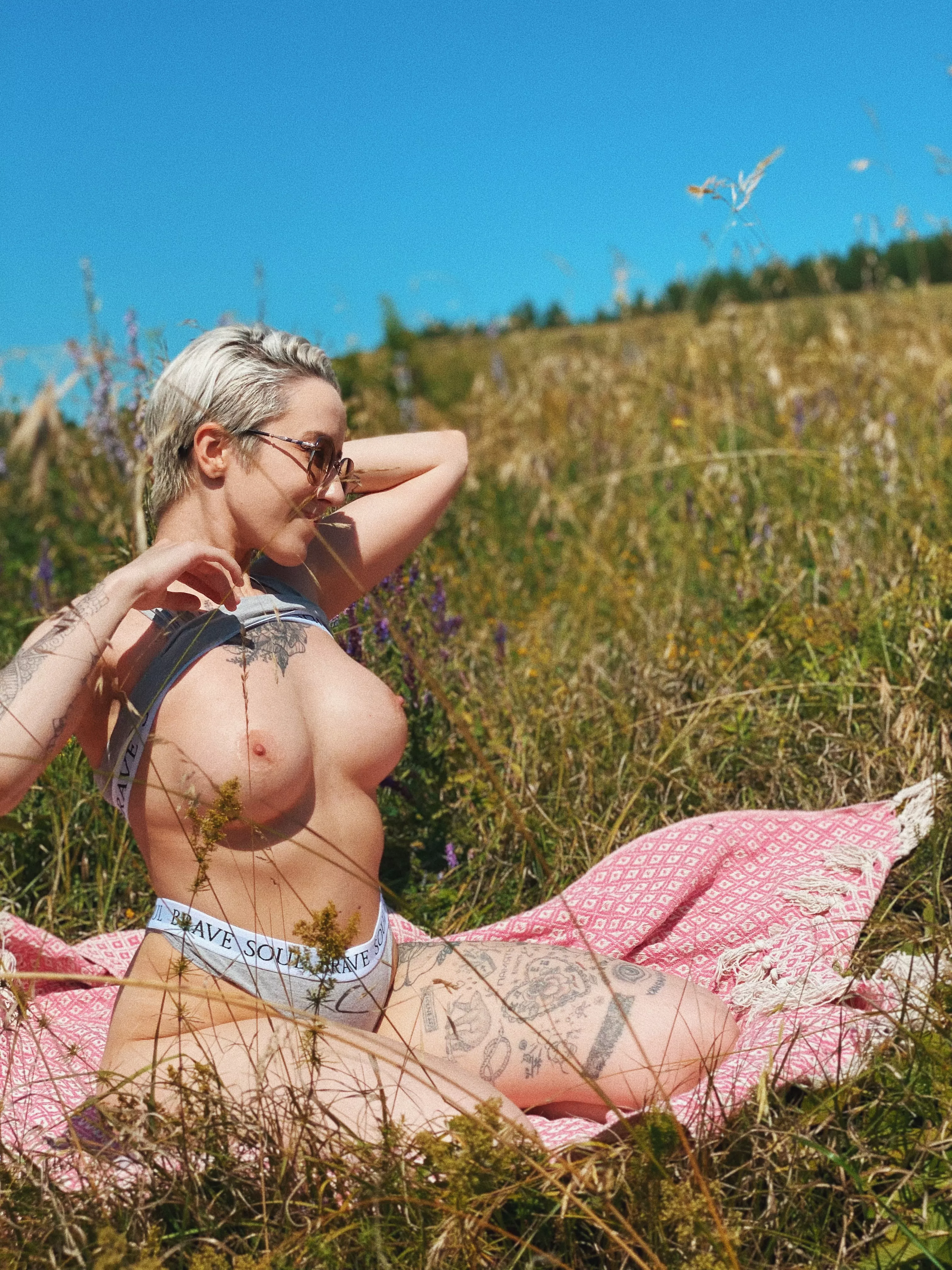 Chilling in the wild posted by nikaxreznik