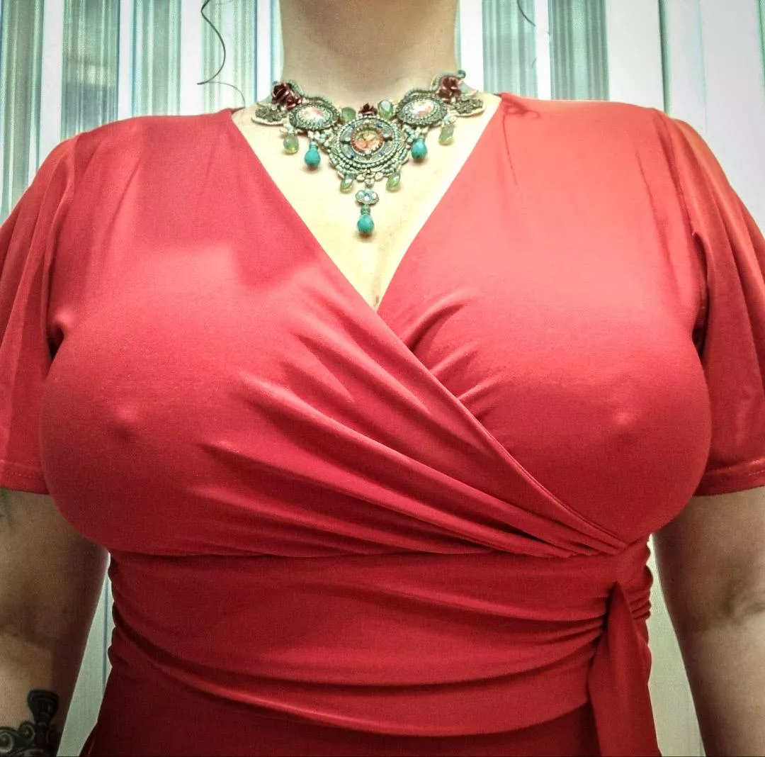 Do you like the girls in red? Hehe ❤️ posted by Rich-Protection2188