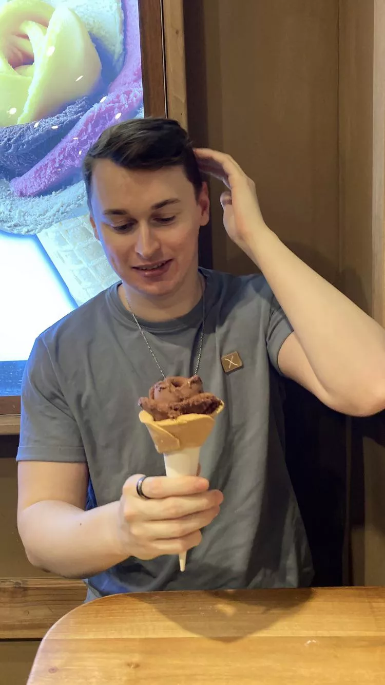 Enjoying ice cream in London (24) 😊 posted by correct459