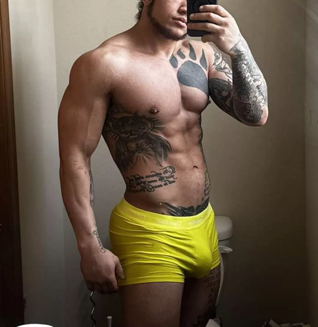 First time posting here bros, please be nice 💜💜 M(25) posted by FavouredPhysique