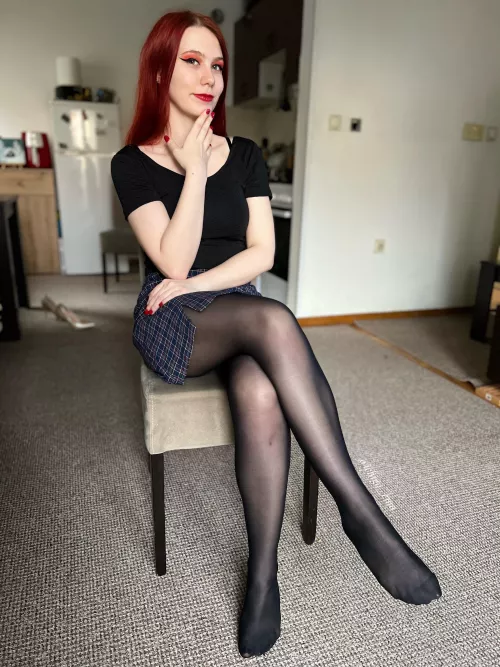 Hello🖤 by ichigo_emaa