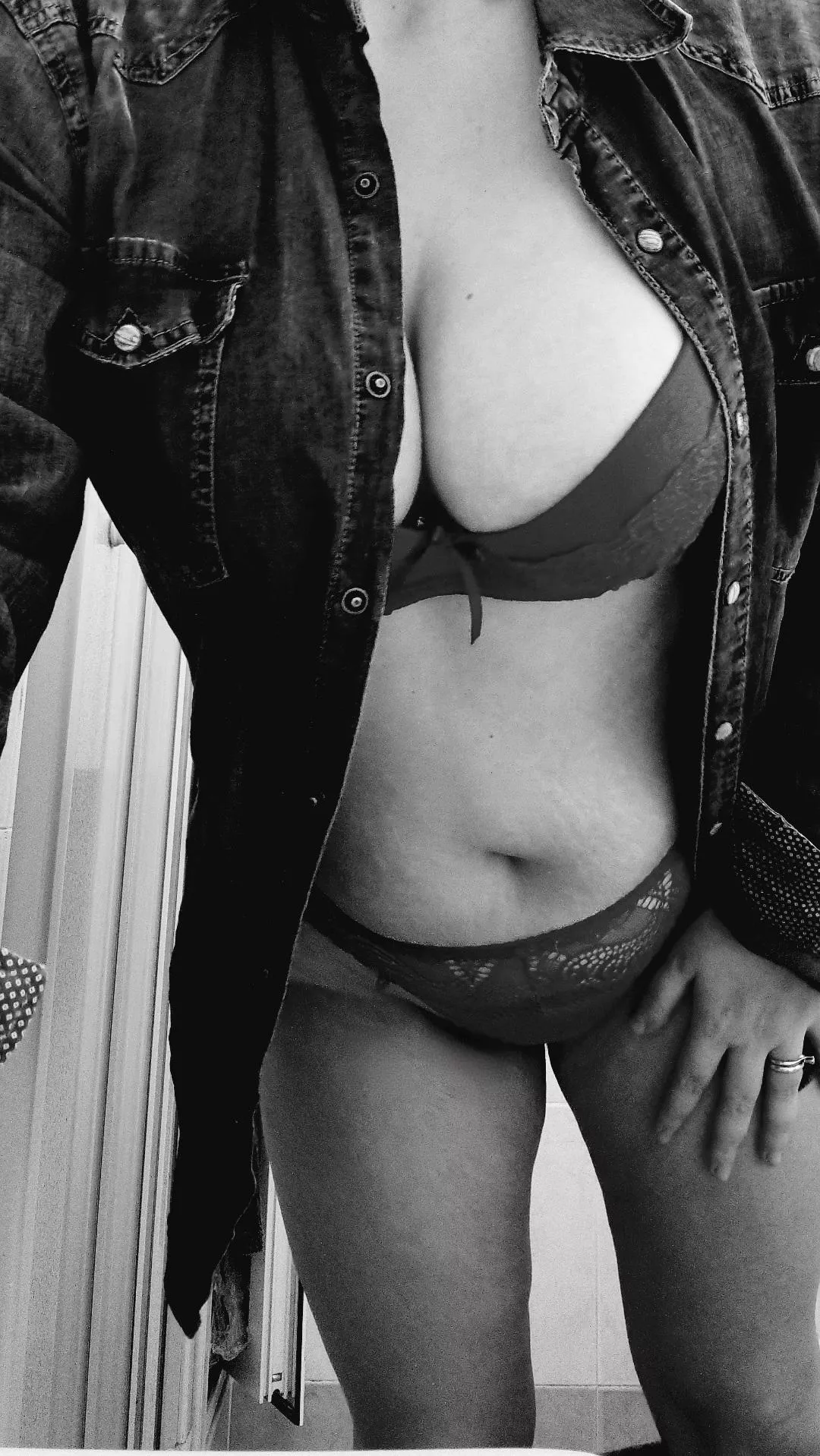 I want to feel your hands on my body.. posted by Marvelouscurvy