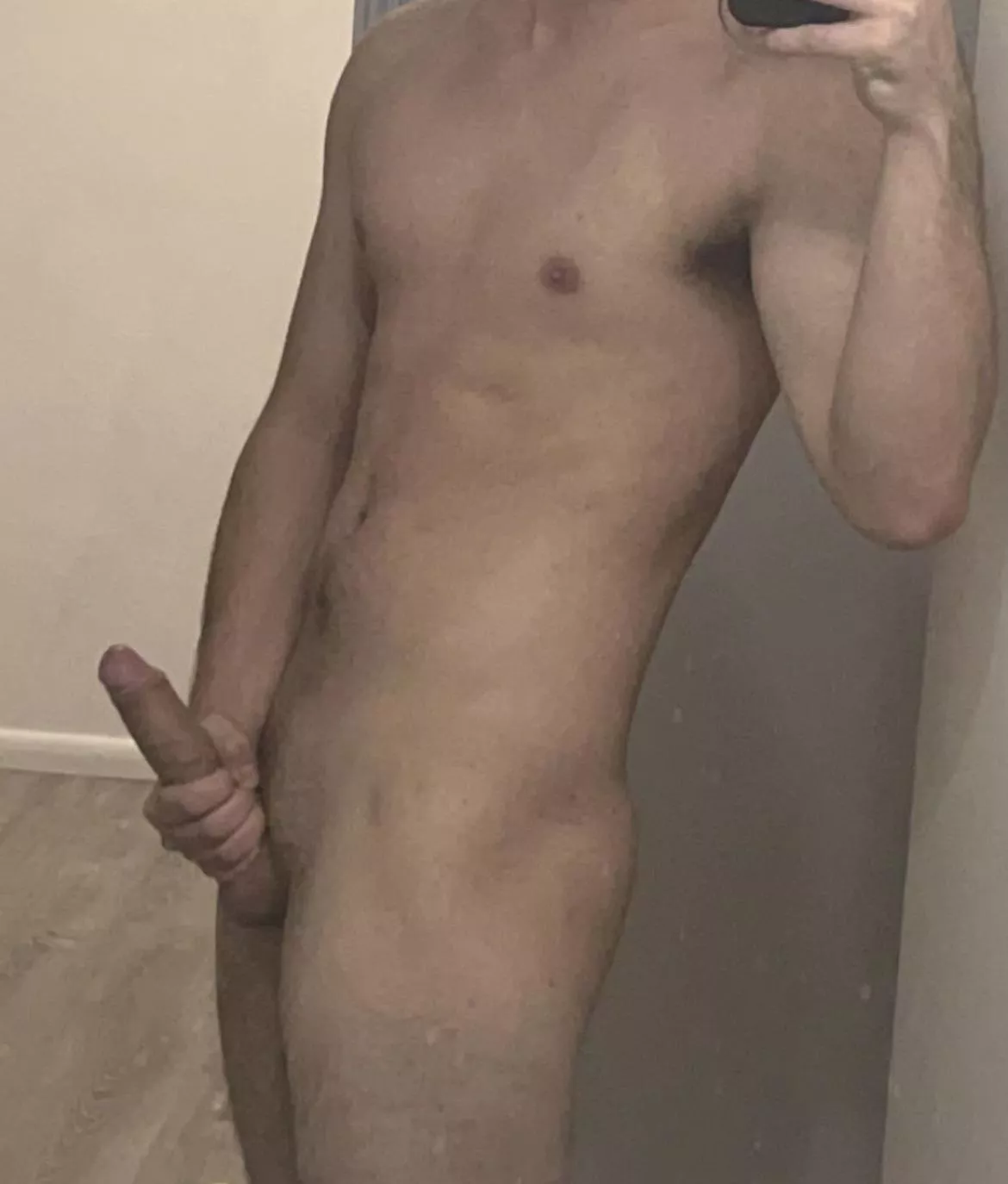 (M) 19 hope everyone’s night is going well :) posted by Plane-Mycologist-182