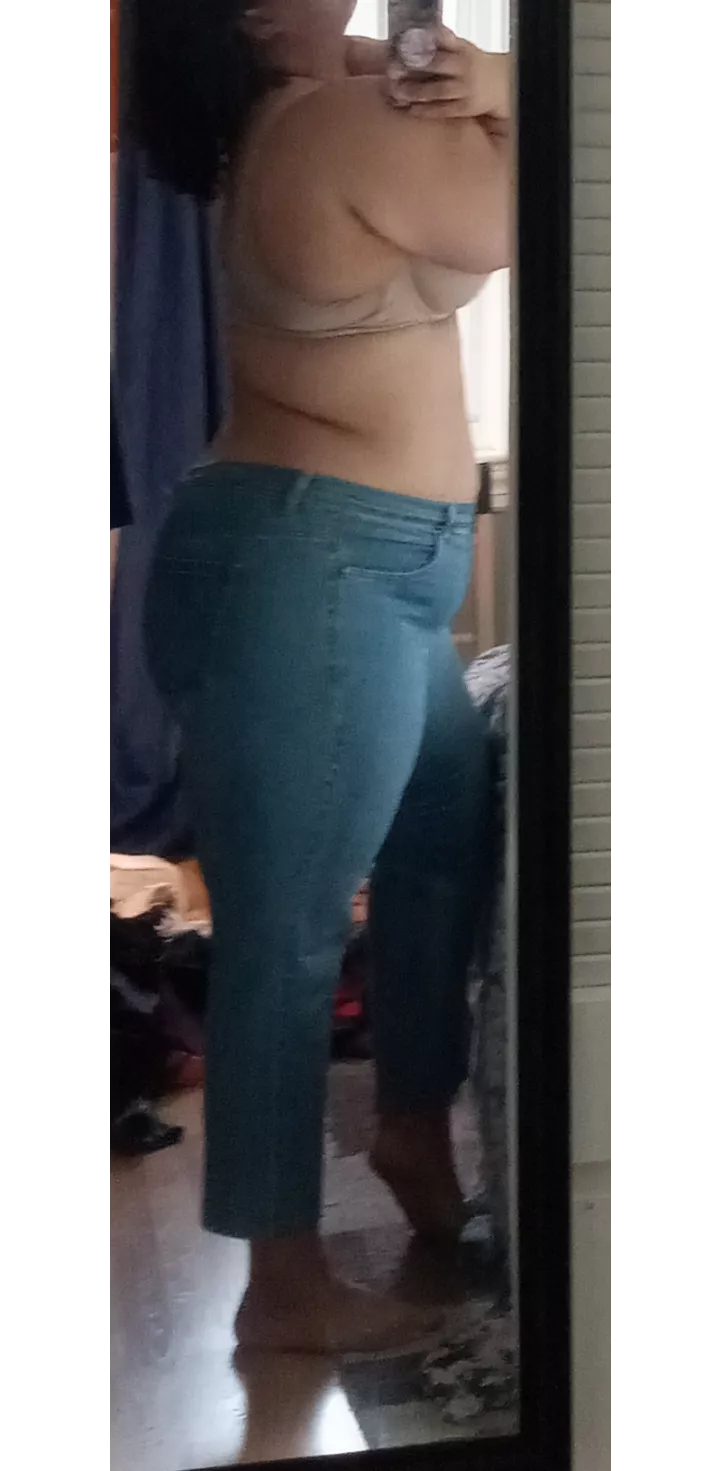 No panties, no panty lines. Side view jeans.. posted by Ursalaisaprincesstoo