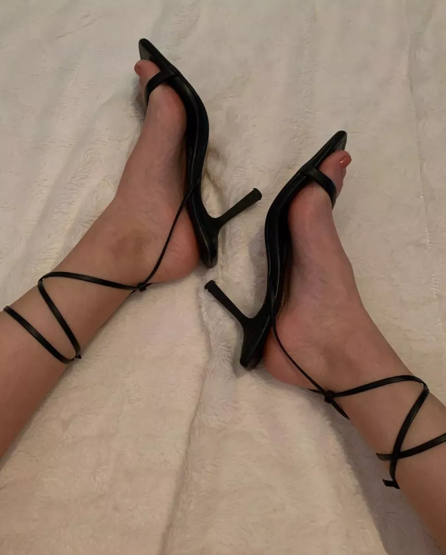 Only like this if you’d het wild with me and my high heels posted by Lauraaalove
