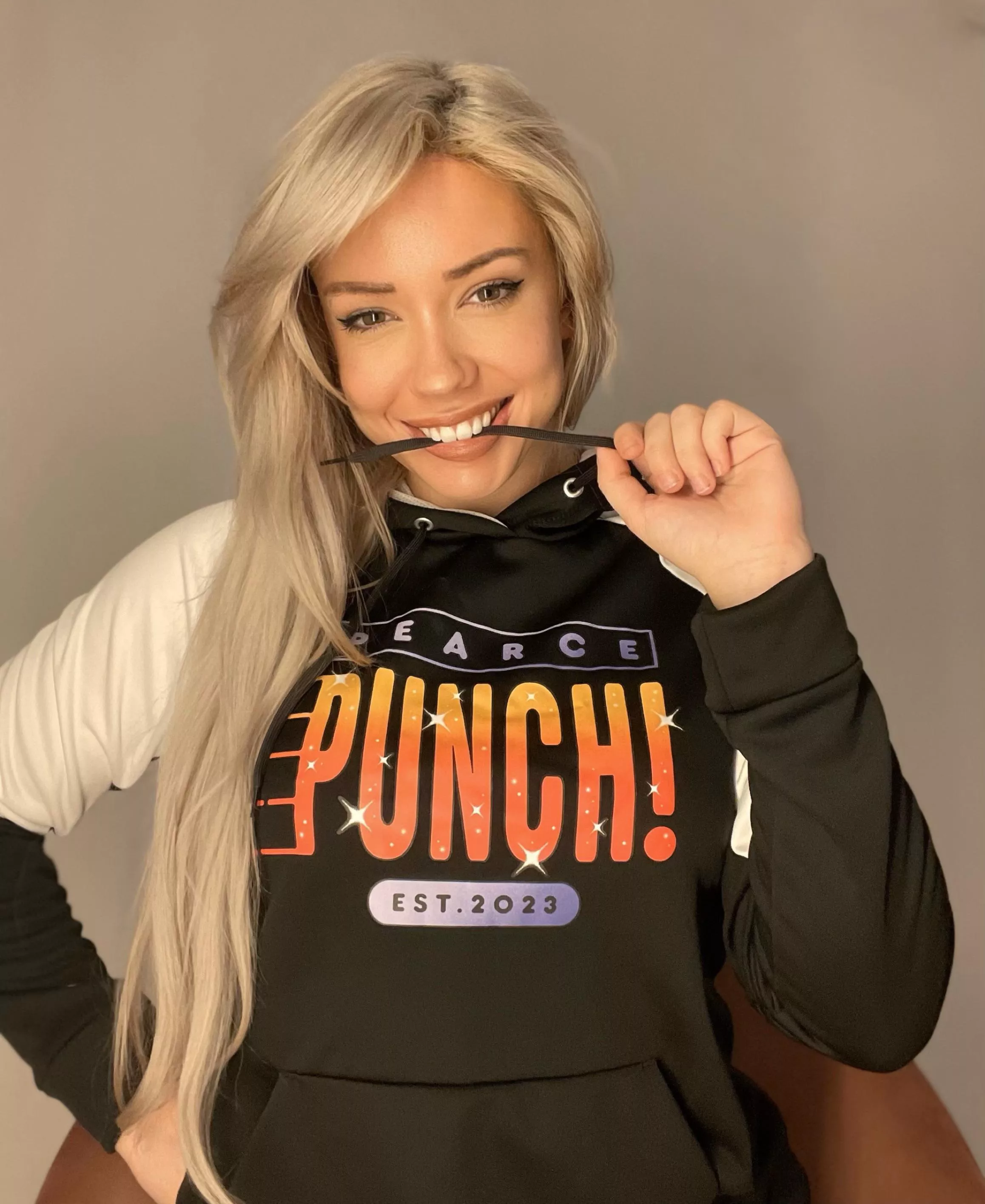 Really want to escape reality and would love for someone to play as Alannah Pierce in a longterm/ romantic roleplay posted by Pillow_rocky