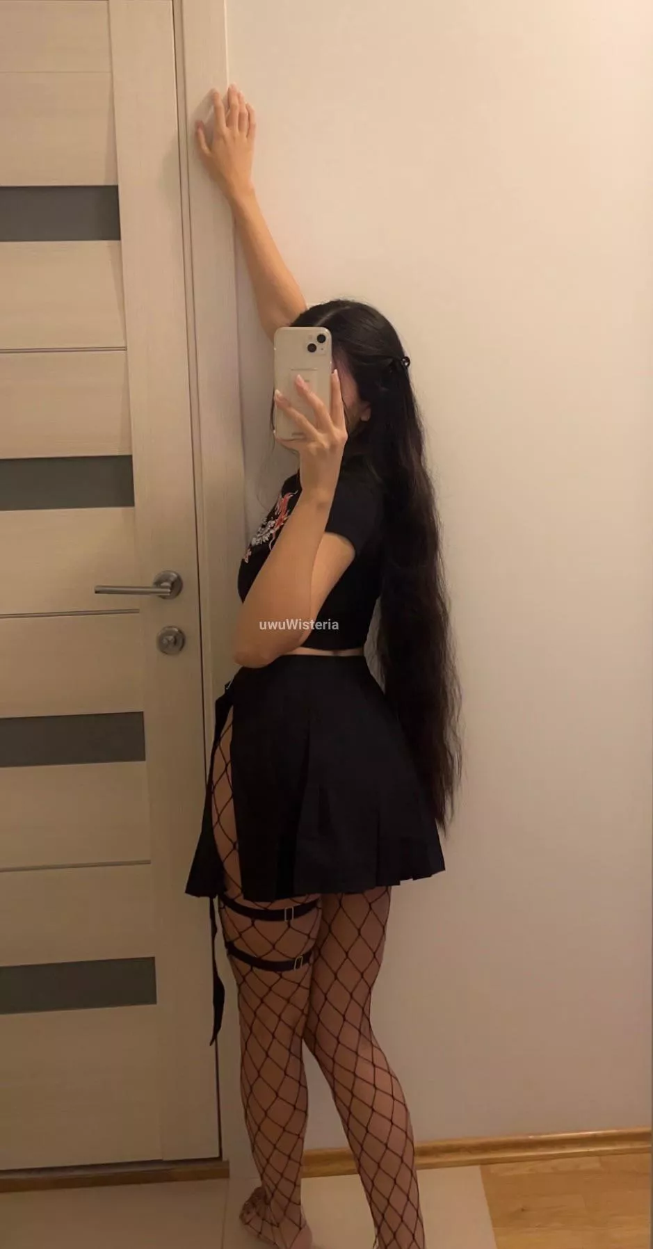 side split skirt 🖤 posted by uwuWisteria