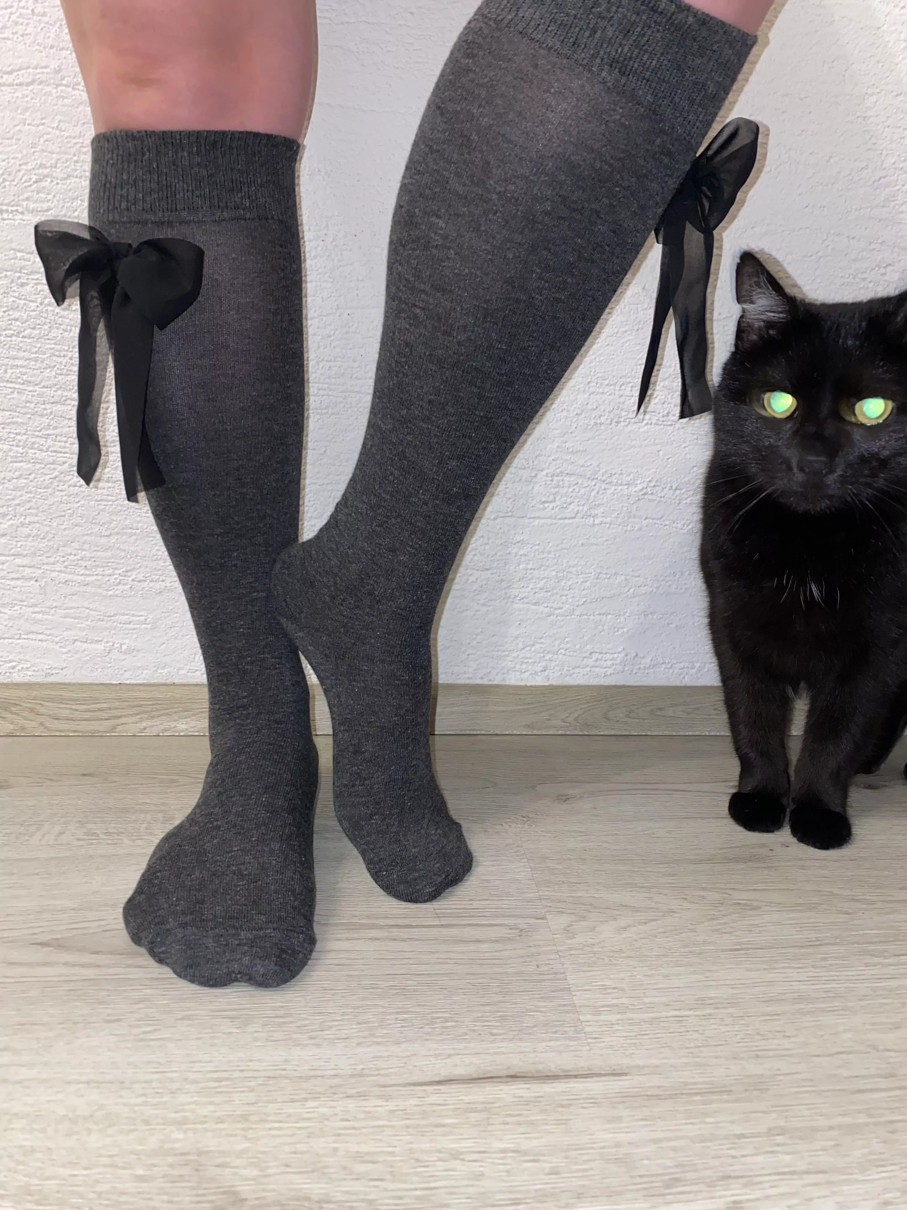 Sorry, didnt expect my pussy to come in 🤭🖤 posted by LustyFeetGirl