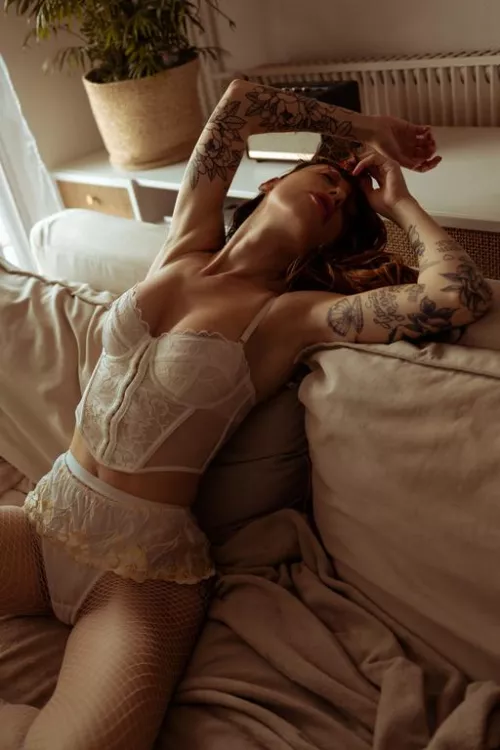 Sunny light with a sexy model by KevinArnaud