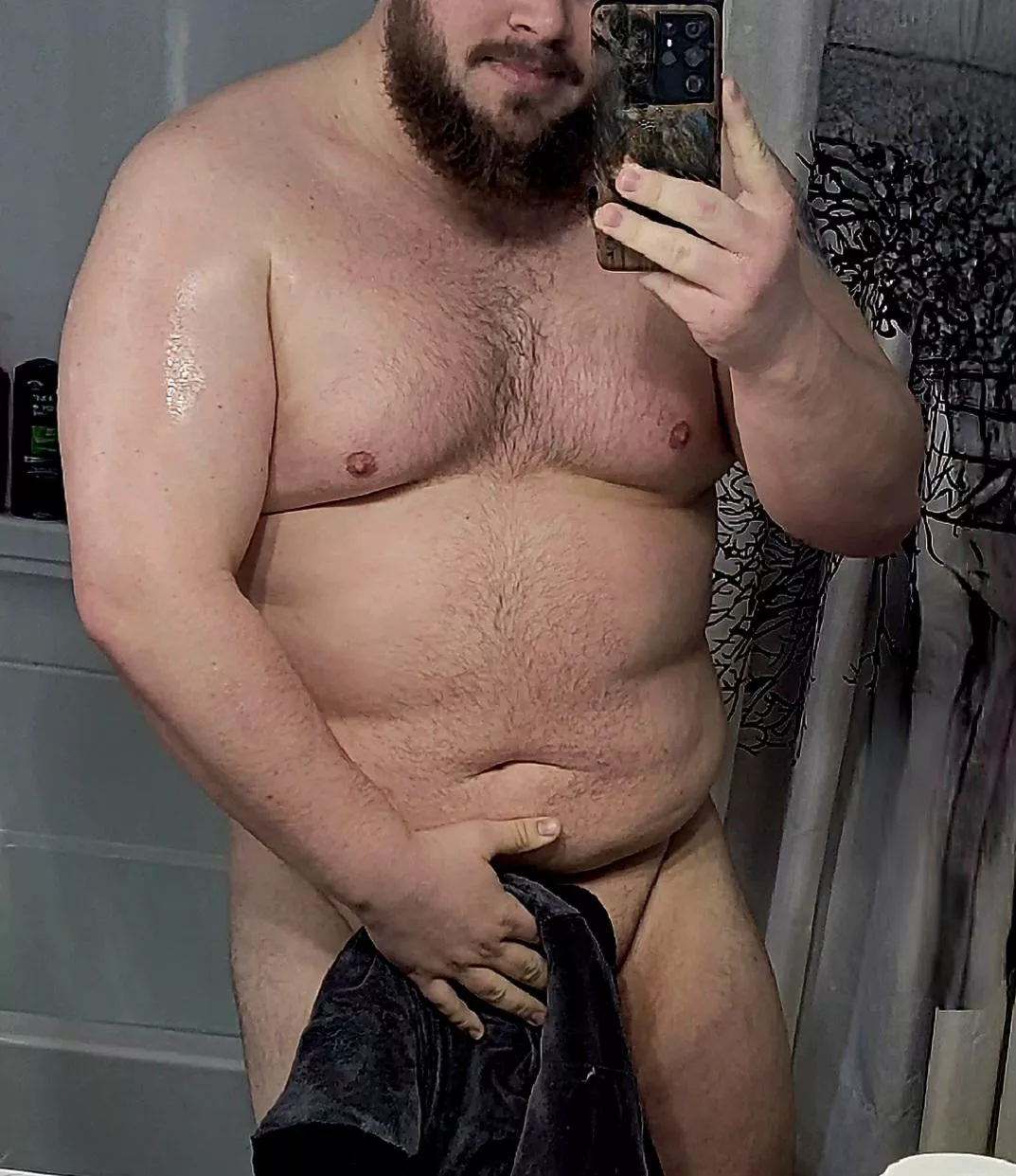 Well hello, any ladies out there like big guys posted by BIgNudeDude