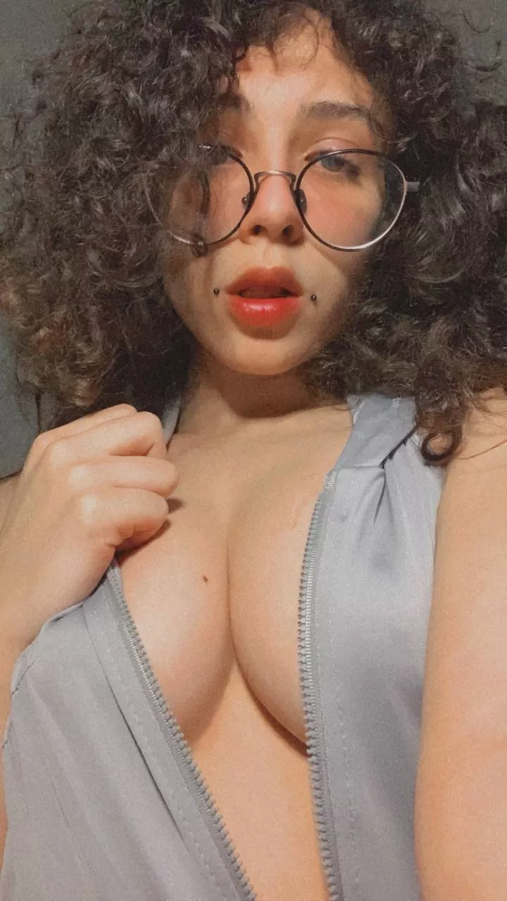 What would you do if you'd find me in your bed like this? Ps: my Onlyfans is 50% OFF 🥵🔞 posted by Thedeadshinigami_