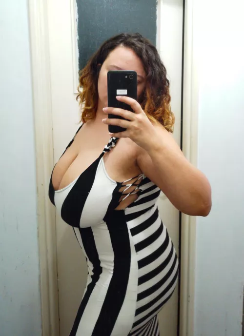 Would you take me out on a date? [F] by OptionParticular6437