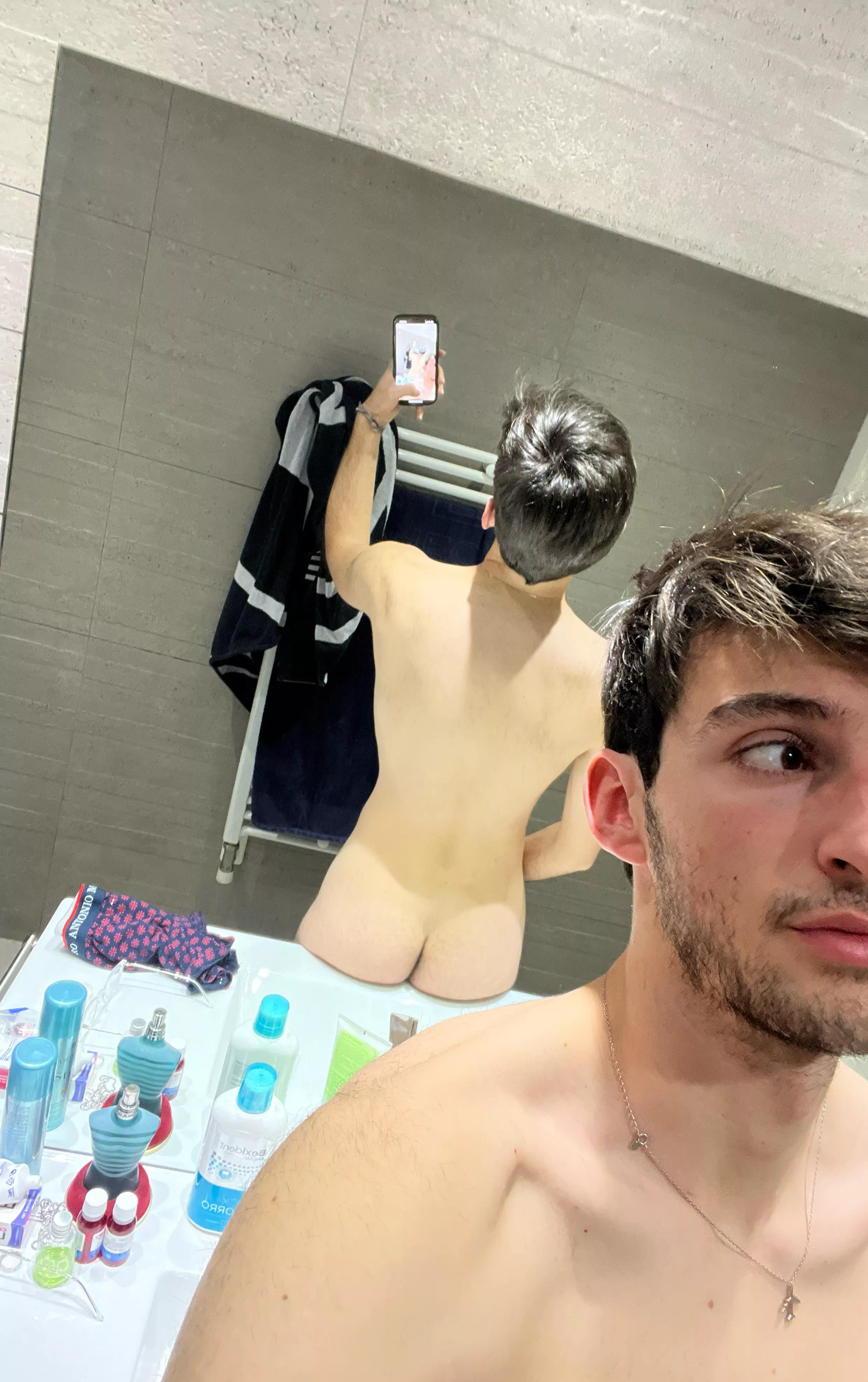 19 spanish fit looking for abs and big bulges hmu with pic @chsa03 on Add pls posted by Accurate-Ad5118