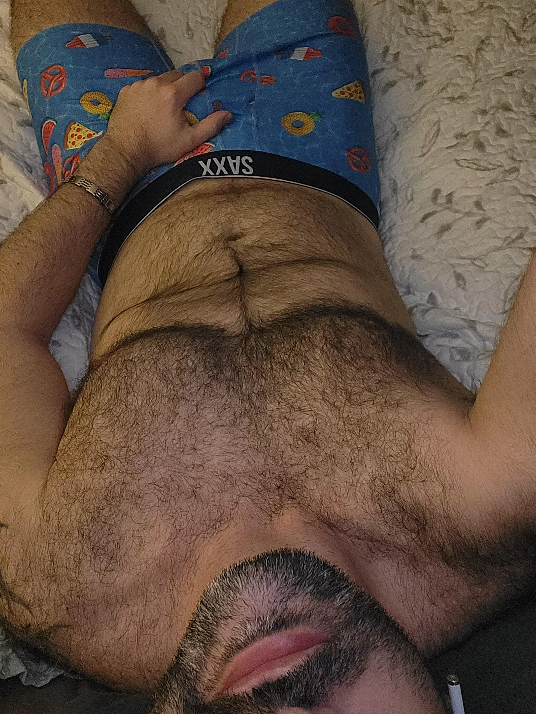 34 m bi masc looking for hot masc guys, 22 or older. Into full naked. Hairy+, moans+, beard+, feet+. Send age and body pic. Canadator_maple posted by Canadator