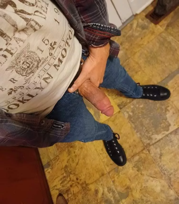 [40] Get on your knees for Daddy....understood? posted by crypt_of_chains666