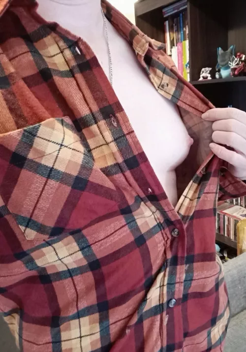 A peek by hatednipples