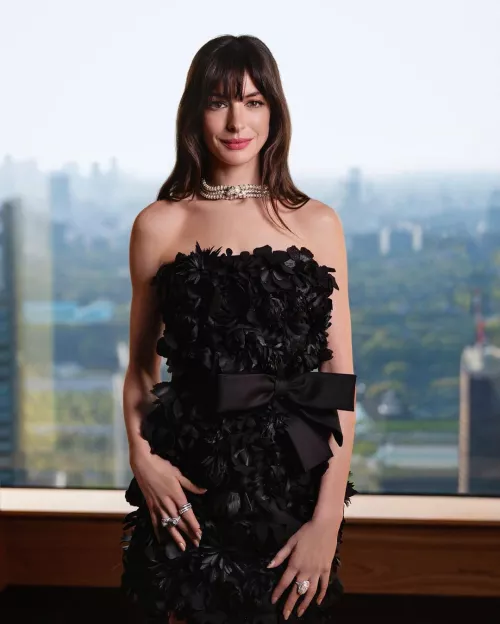 Anne Hathaway by Hallow33n78