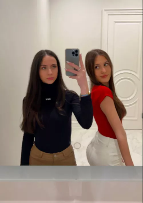 Black or Red? by laslokovacss