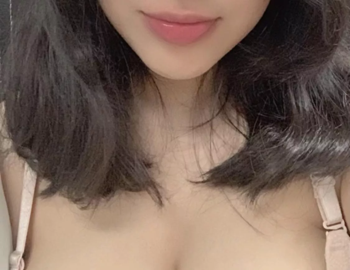 (F) rate my lips? posted by xxiisierra