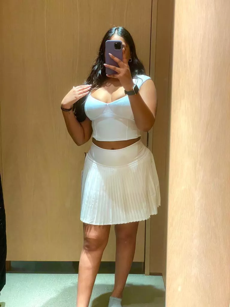 Find me in the change room and pull up my skirt ;) posted by LatinDesiCPL