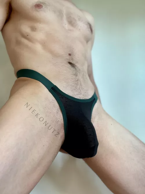 Green & Black by NiekoNutz