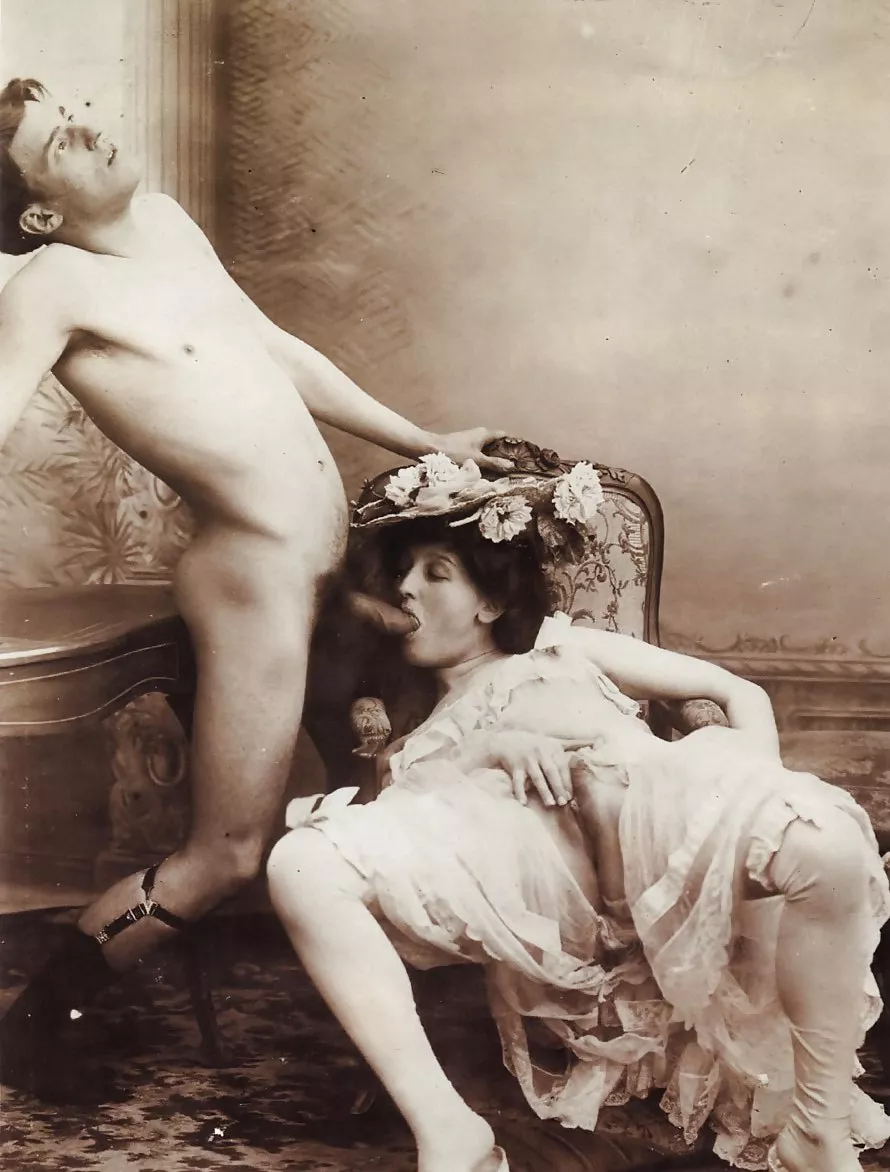 Hand and mouth, an elegant Victorian slut posted by Reitsch_
