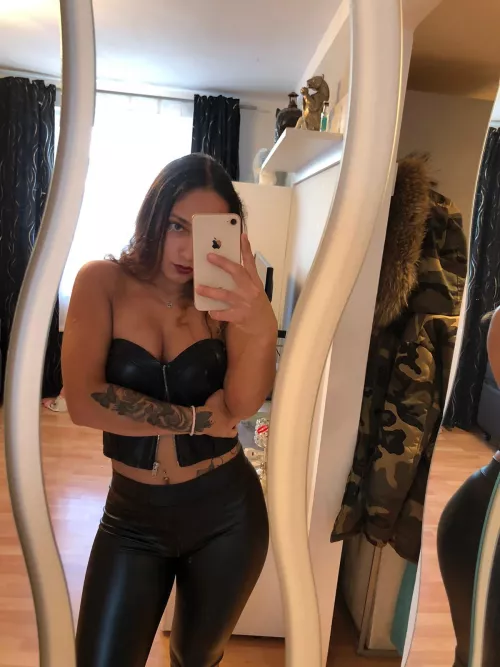 I know you like my outfit by zigzag_processing