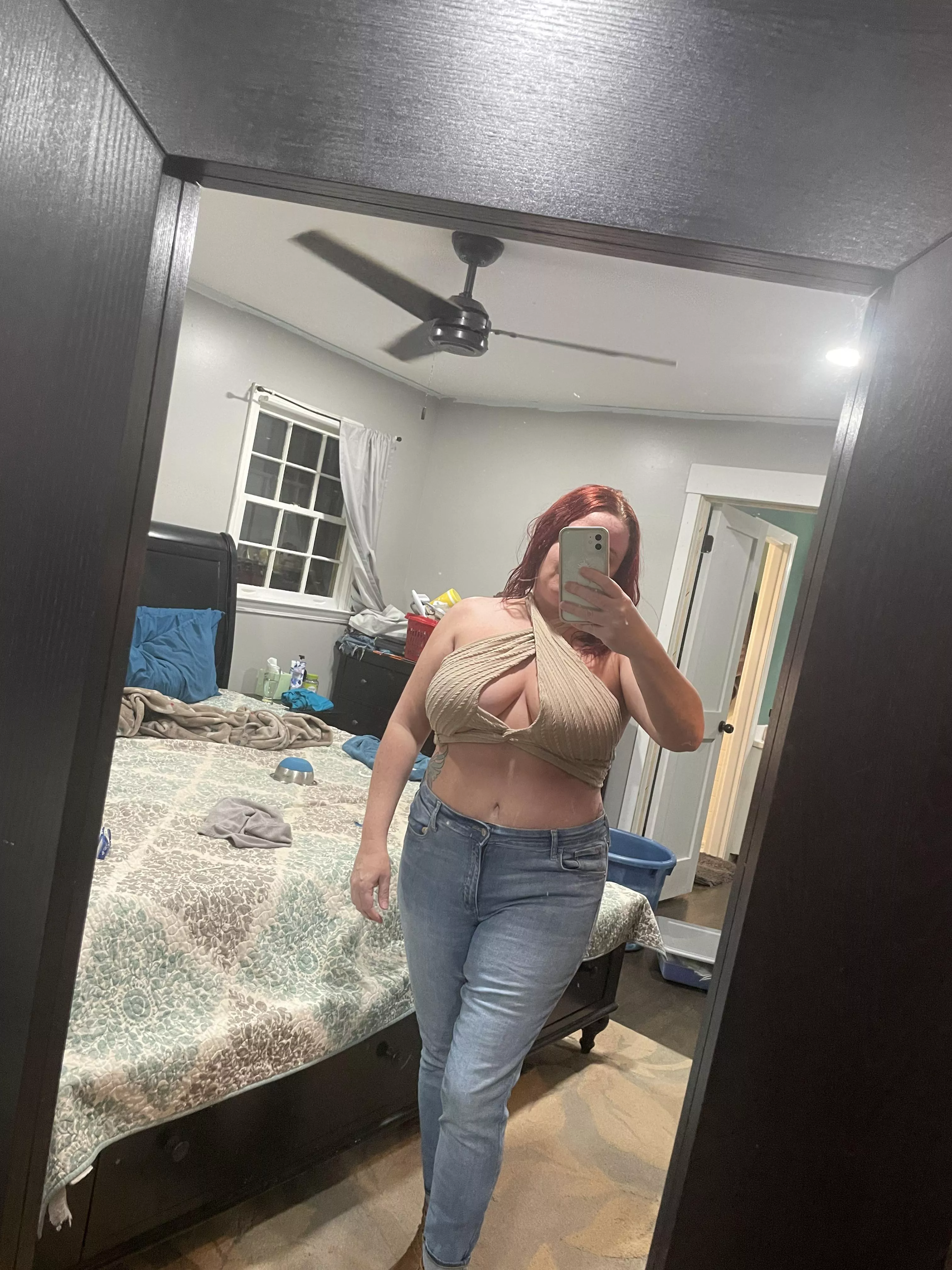 I’m hoping I can find someone to fuck my married pussy posted by swingingpeaches