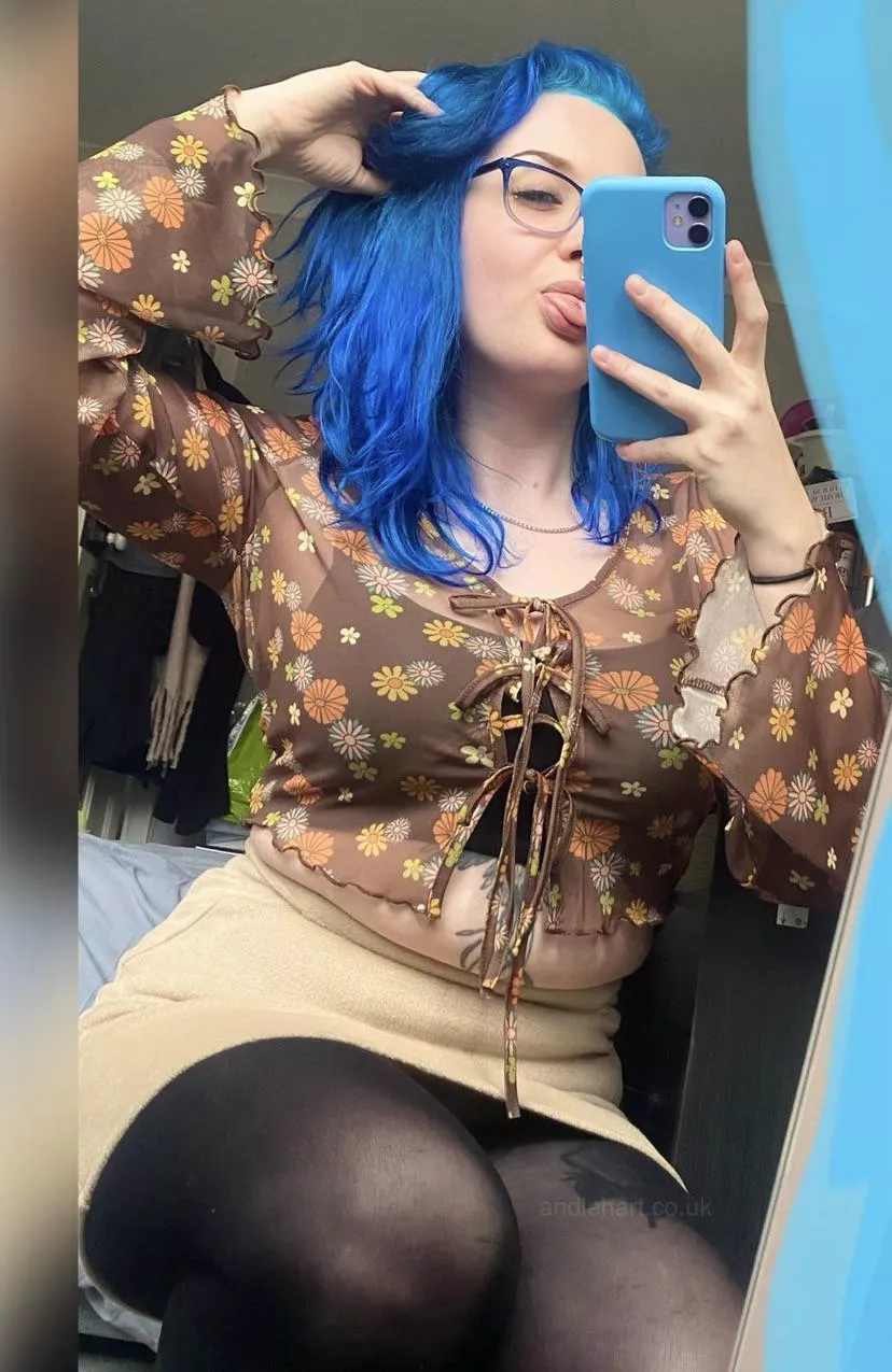 is this a cute outfit??🥰 posted by AndieHart98