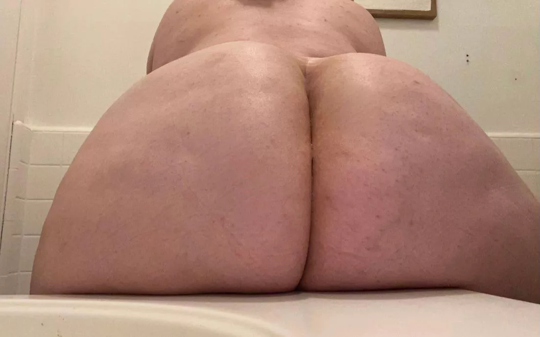 My ass got tired so I rested it on the counter 😊 posted by DietCherryCola99