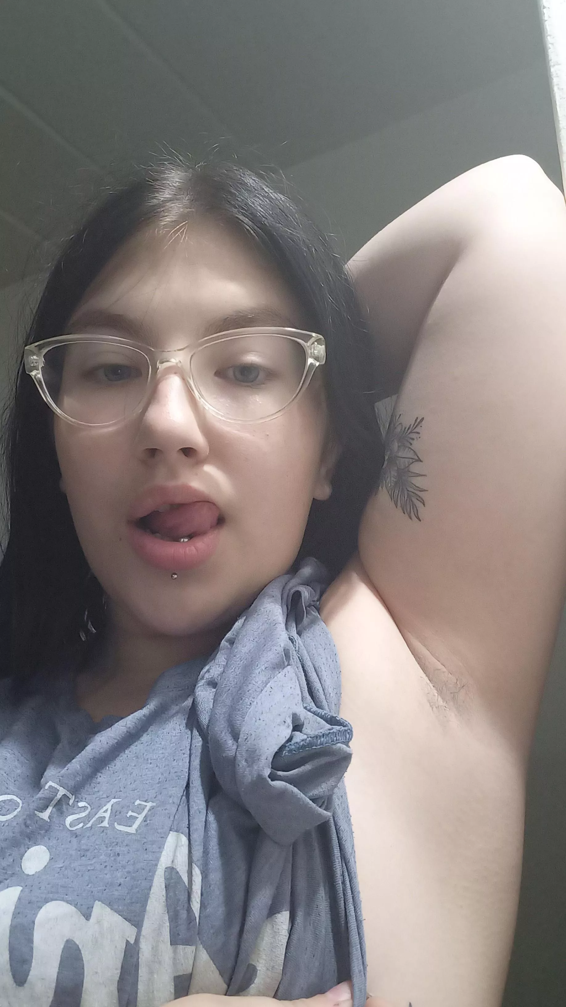 my beautiful armpits posted by Lailabnok