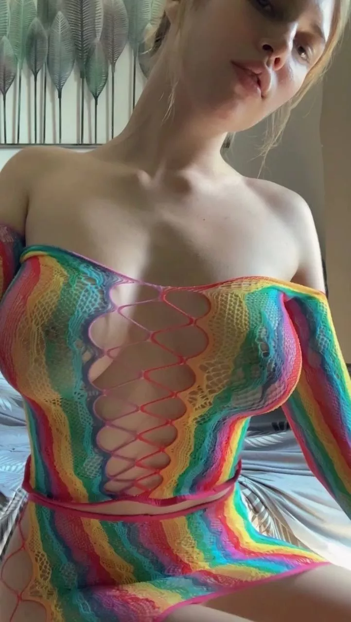 My juicy boobies looking fuckable in this rainbow top?🥰 posted by NauruanGraphic