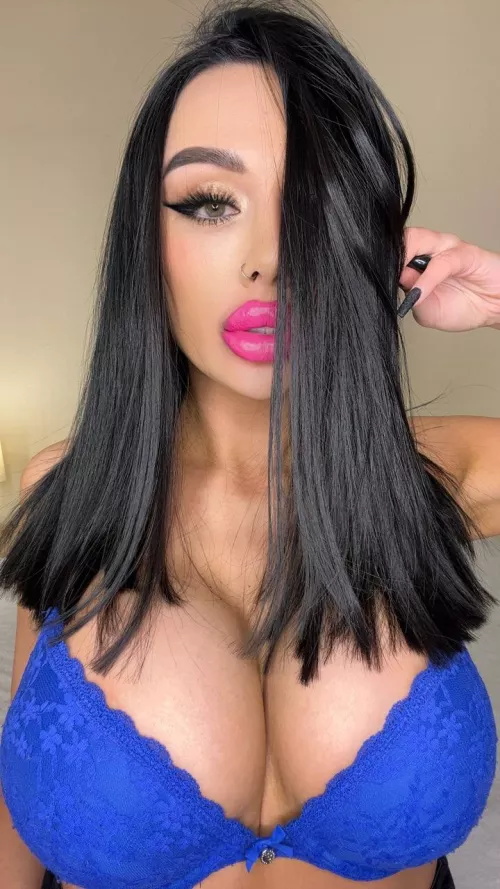 Pink lips, blue bra, big tits, … your turn ))) by Mia_murrX