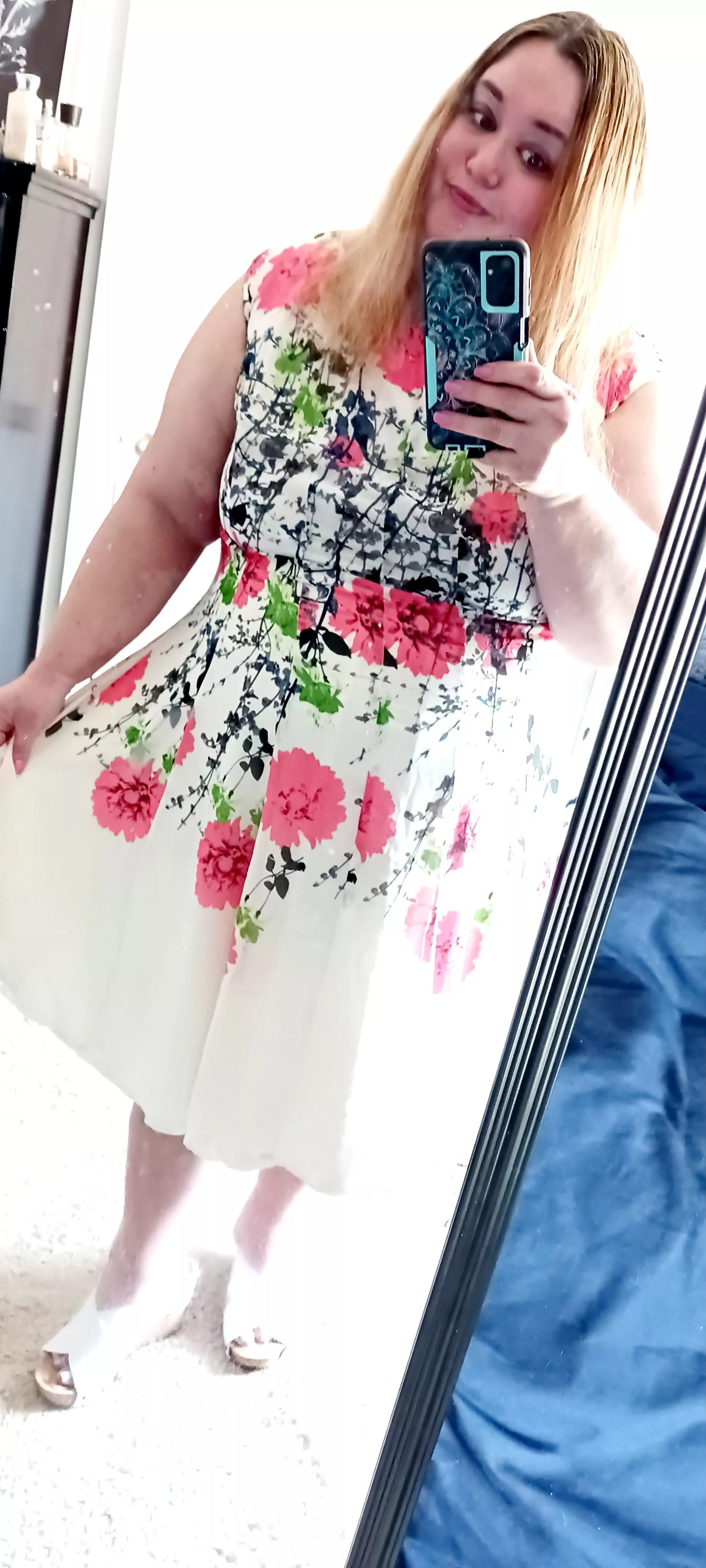 Primm &Proper today posted by archedkurves