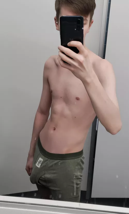 Quick mirror pic [20] by Happynhorny22