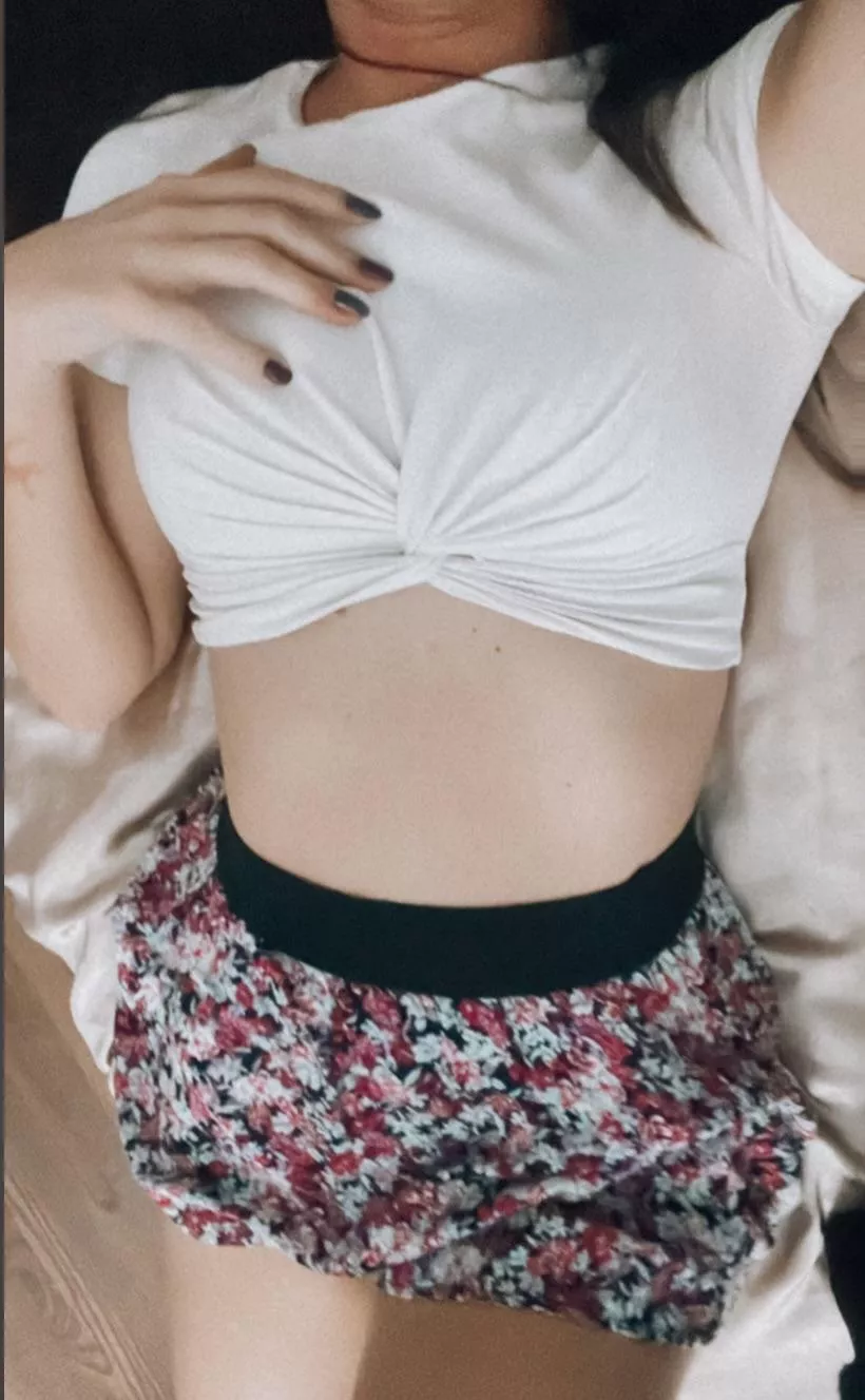 Some people enjoy sweater weather, but I dig the summer vibes (f) posted by callmestrawberry27