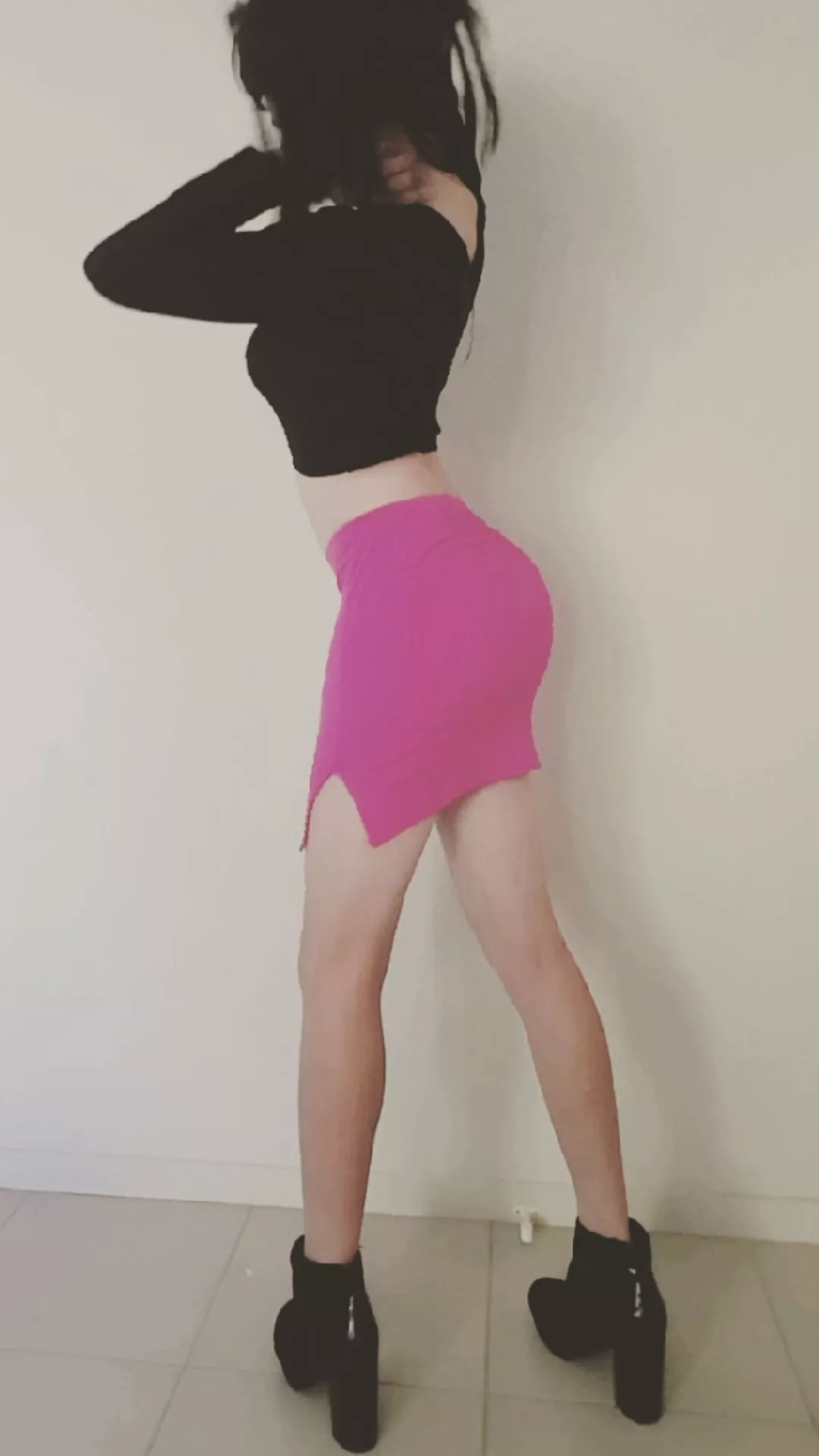 Starting to think I actually look good in crop tops. posted by Magicz6000