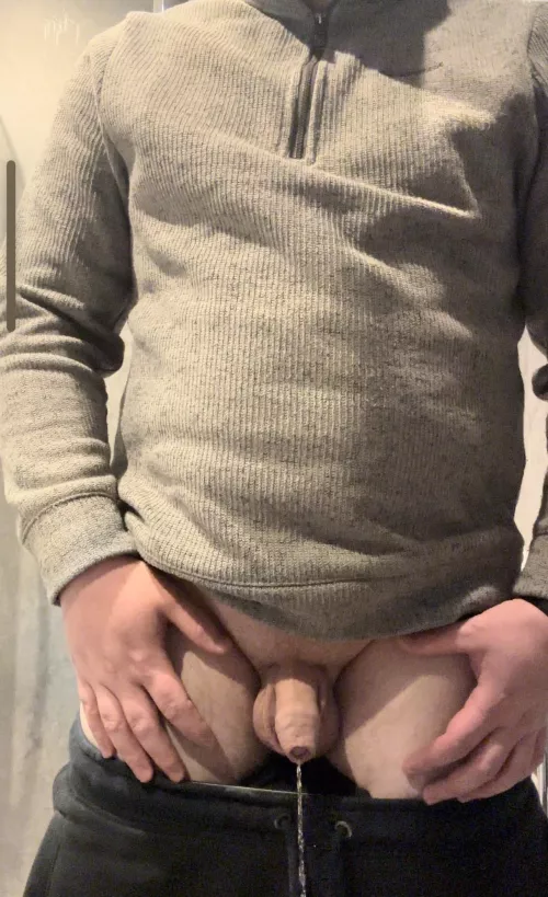 Still never been pissed on but I want it so bad by Gaymer271