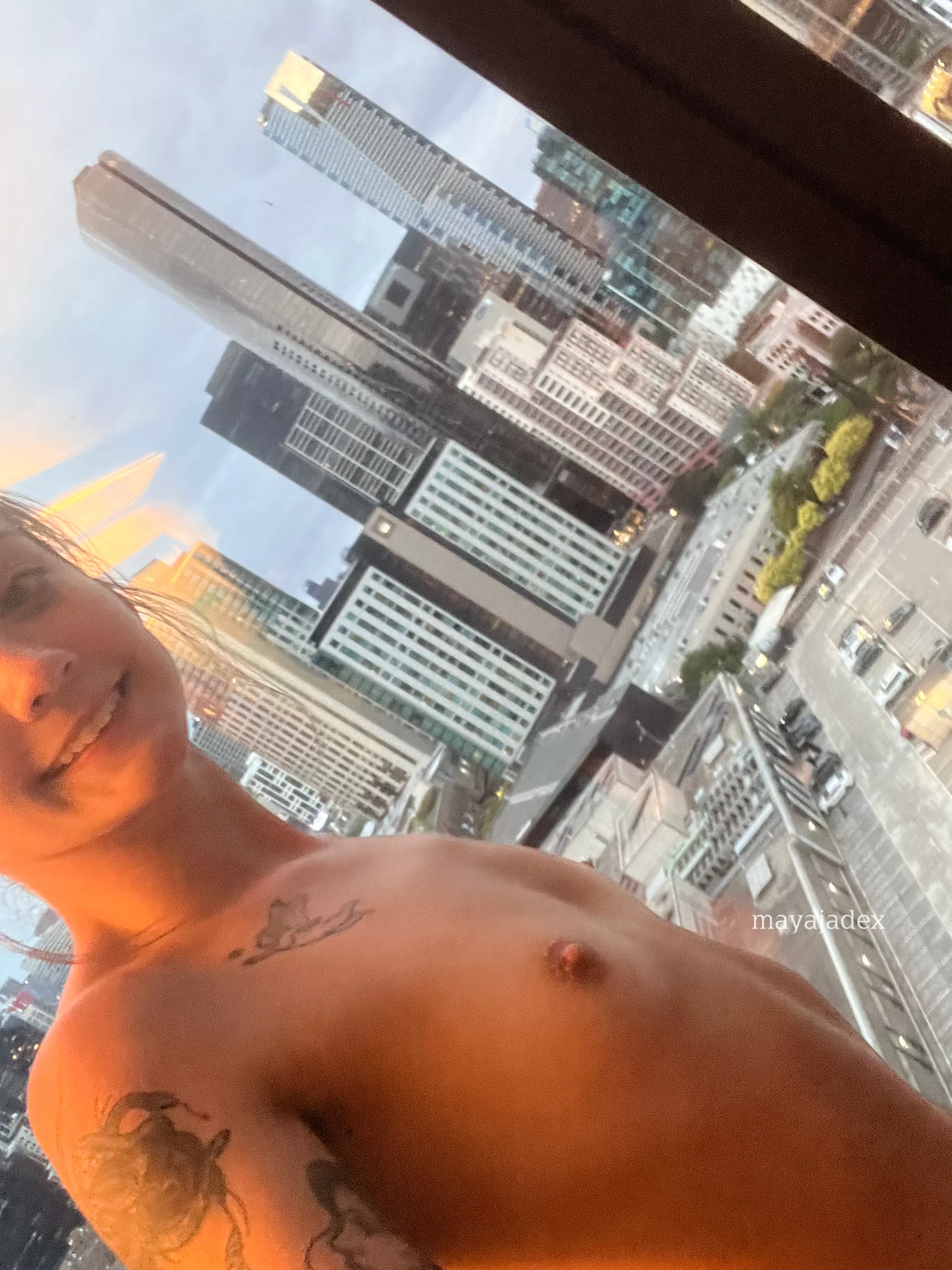 the only thing that sticks out are my nipples :') posted by mayajadex